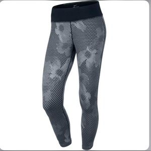 BLACK&GREY CAPRI LEGGINGS🖤🖤